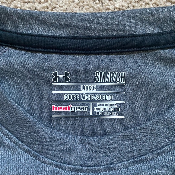 ✨2 for 1✨ Men’s Under Armour Loose Fit Gray and Blue Athletic Shirts Size Small - Picture 7 of 9